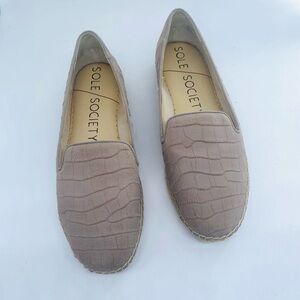 Sole Society Women's Taupe Croc-Patterned Loafers size 7M